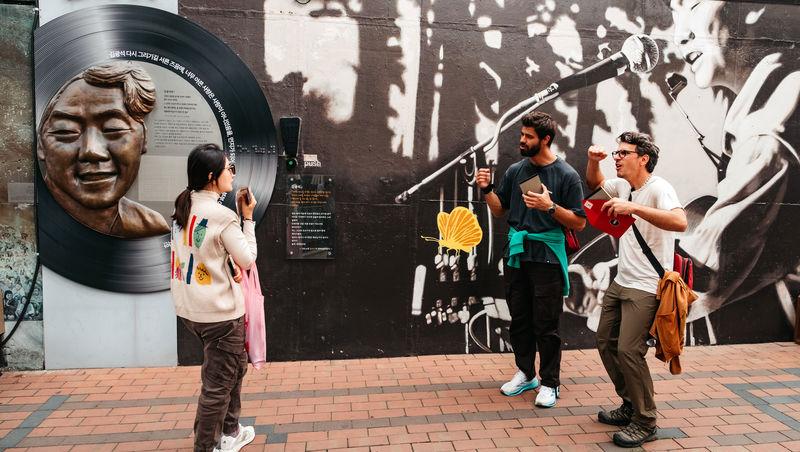 Asia Express sezonul 8, 5 noiembrie 2025. Concurenții au dansat pe străzile din Coreea de Sud. Cine a făcut un show de zile mari