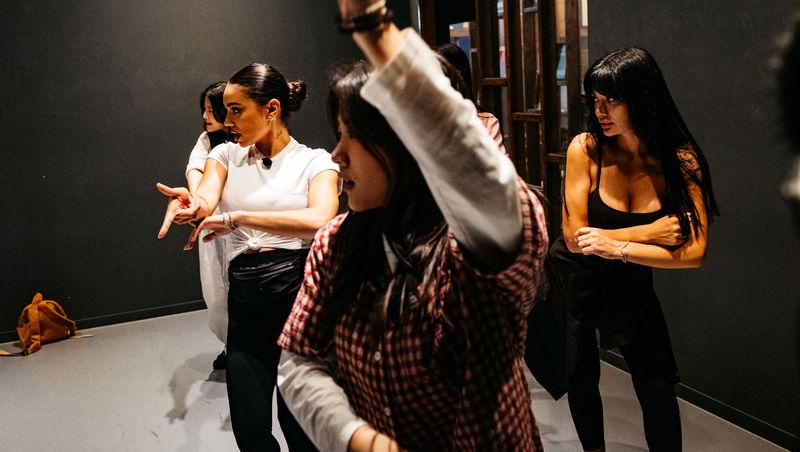 Asia Express sezonul 8, 5 noiembrie 2025. Concurenții au dansat pe străzile din Coreea de Sud. Cine a făcut un show de zile mari