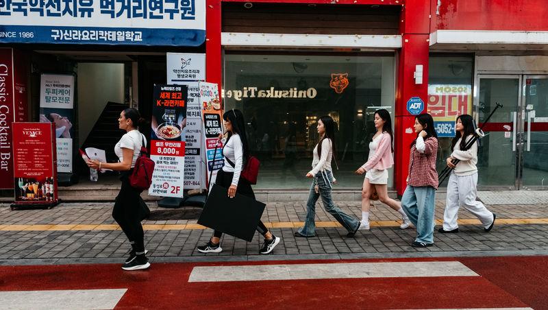 Asia Express sezonul 8, 5 noiembrie 2025. Concurenții au dansat pe străzile din Coreea de Sud. Cine a făcut un show de zile mari