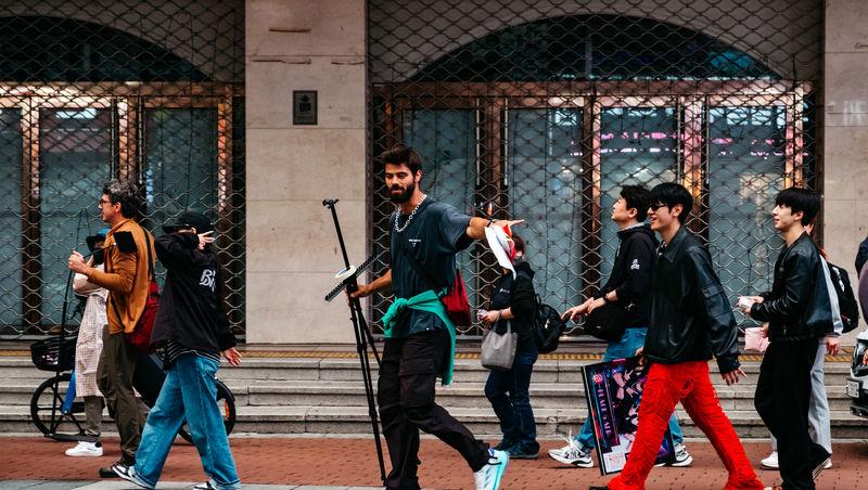 Asia Express sezonul 8, 5 noiembrie 2025. Concurenții au dansat pe străzile din Coreea de Sud. Cine a făcut un show de zile mari