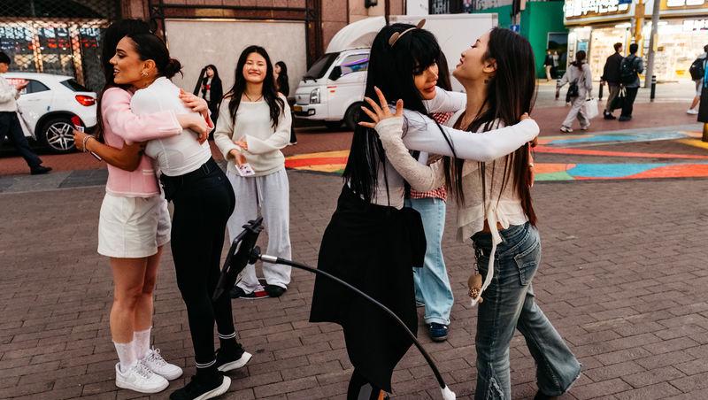 Asia Express sezonul 8, 5 noiembrie 2025. Concurenții au dansat pe străzile din Coreea de Sud. Cine a făcut un show de zile mari