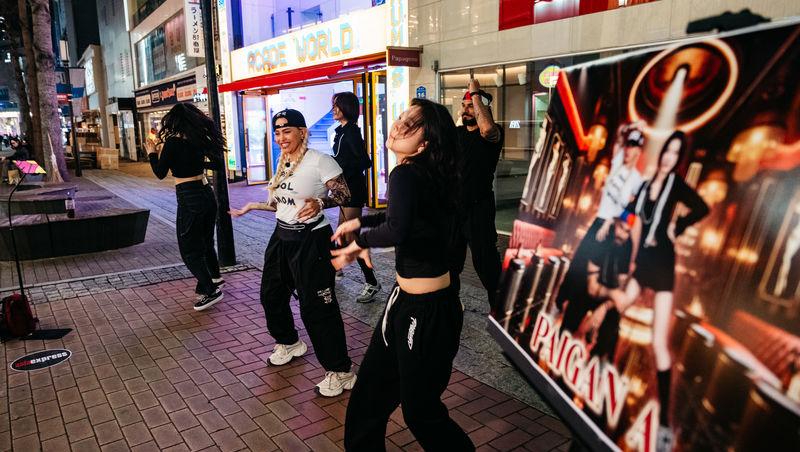 Asia Express sezonul 8, 5 noiembrie 2025. Concurenții au dansat pe străzile din Coreea de Sud. Cine a făcut un show de zile mari