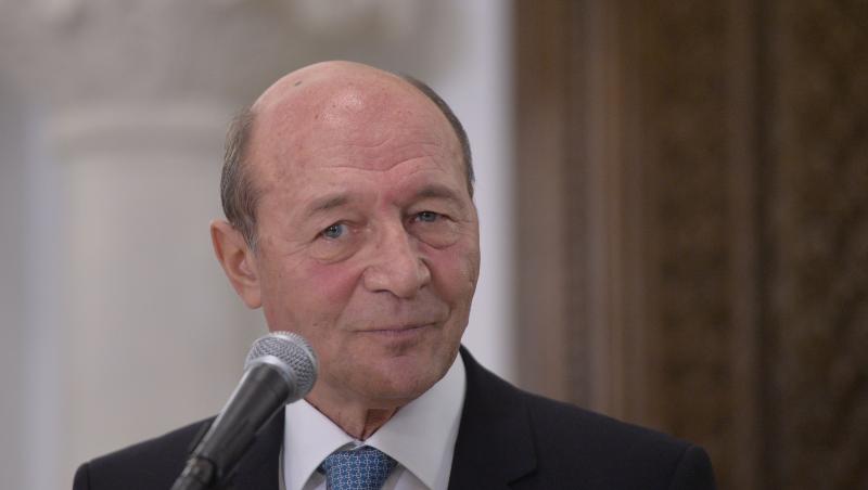 Imaginea înduioșătoare cu Traian Băsescu înconjurat de nepoți, de ziua lui de naștere. Cum a fost sărbătorit președintele
