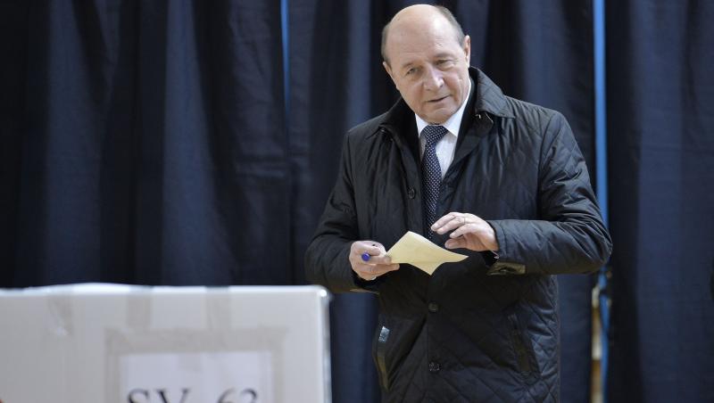 Imaginea înduioșătoare cu Traian Băsescu înconjurat de nepoți, de ziua lui de naștere. Cum a fost sărbătorit președintele