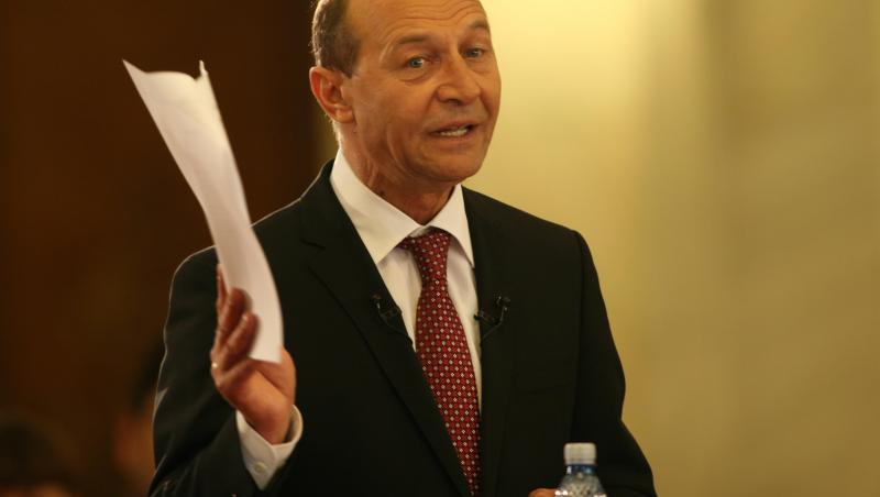 Imaginea înduioșătoare cu Traian Băsescu înconjurat de nepoți, de ziua lui de naștere. Cum a fost sărbătorit președintele