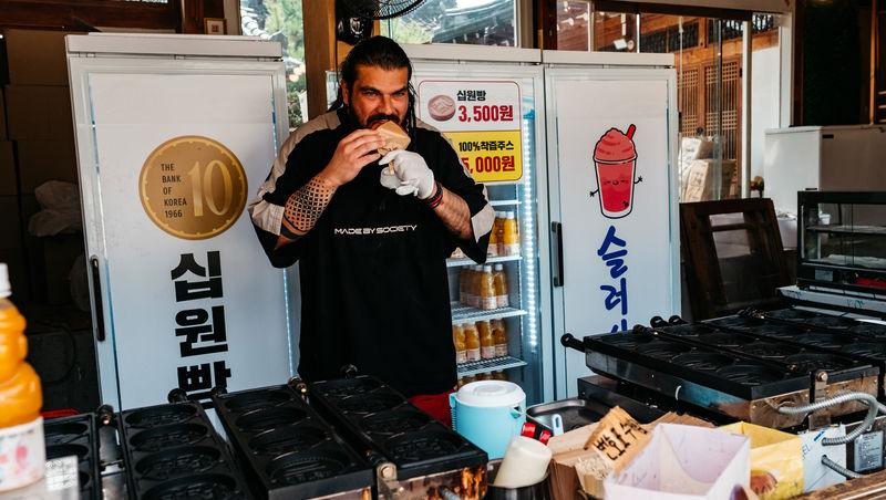 Cu ce s-a ocupat Joseph Adam când a venit pentru prima oară în România. Din ce făcea bani: „A fost primul meu scop”