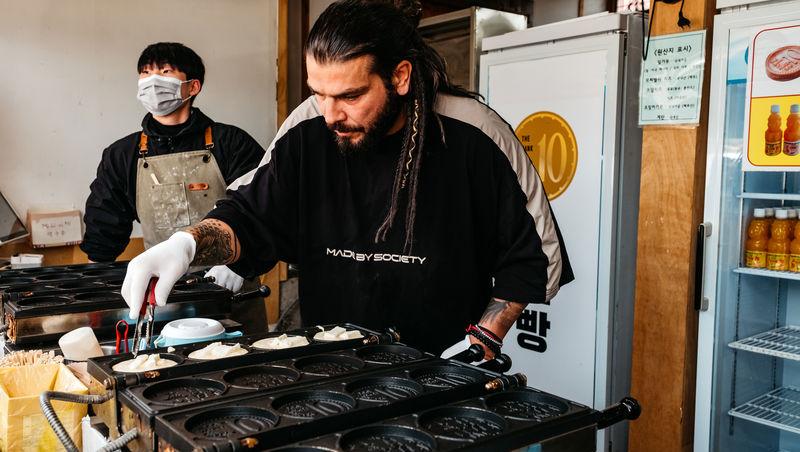 Cu ce s-a ocupat Joseph Adam când a venit pentru prima oară în România. Din ce făcea bani: „A fost primul meu scop”