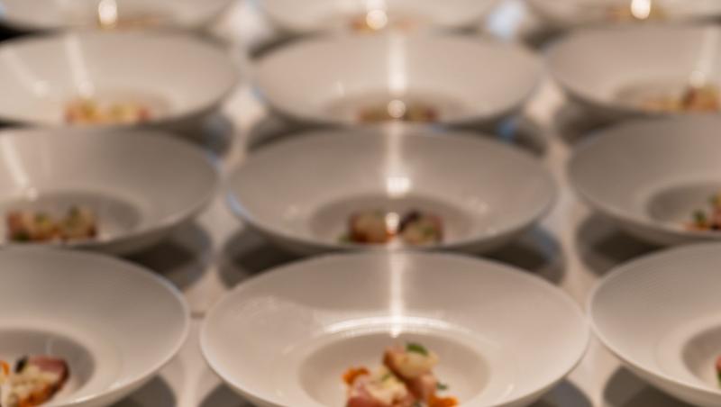 Chef Richard Abou Zaki a deschis pop-up-ul Retroscena cu o seară memorabilă. Ce surpriză a pregătit. Imagini spectaculoase