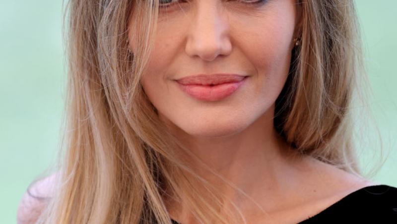Angelina Jolie a rămas fără șofer în timpul unei vizite la un spital de copii din Sudul Ucrainei. De ce a fost luat de armată