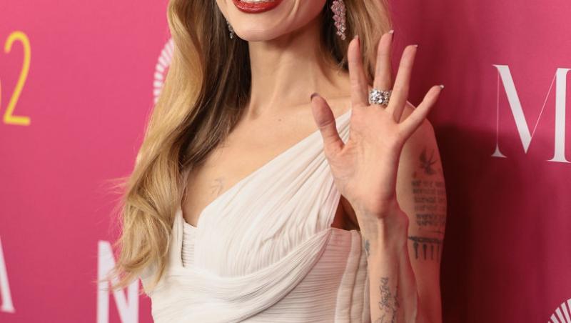 Angelina Jolie a rămas fără șofer în timpul unei vizite la un spital de copii din Sudul Ucrainei. De ce a fost luat de armată