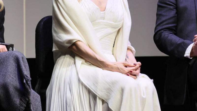 Angelina Jolie a rămas fără șofer în timpul unei vizite la un spital de copii din Sudul Ucrainei. De ce a fost luat de armată