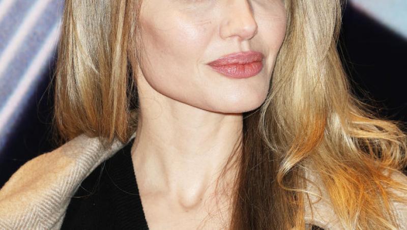 Angelina Jolie a rămas fără șofer în timpul unei vizite la un spital de copii din Sudul Ucrainei. De ce a fost luat de armată