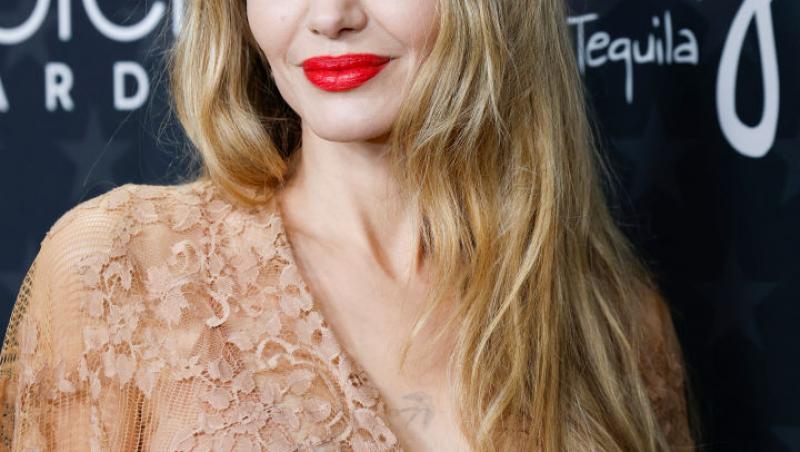 Angelina Jolie a rămas fără șofer în timpul unei vizite la un spital de copii din Sudul Ucrainei. De ce a fost luat de armată