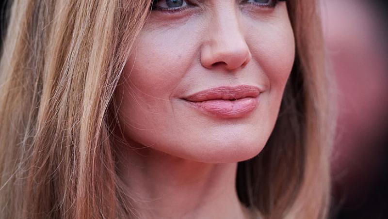 Angelina Jolie a rămas fără șofer în timpul unei vizite la un spital de copii din Sudul Ucrainei. De ce a fost luat de armată