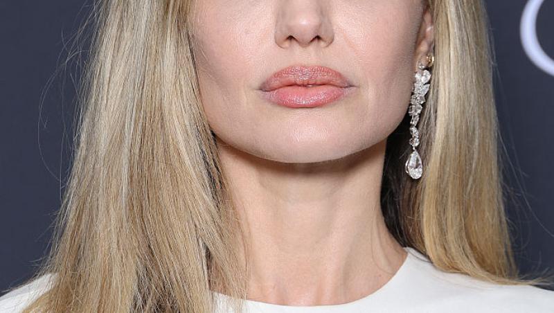 Angelina Jolie a rămas fără șofer în timpul unei vizite la un spital de copii din Sudul Ucrainei. De ce a fost luat de armată