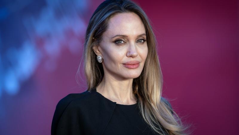 Angelina Jolie a rămas fără șofer în timpul unei vizite la un spital de copii din Sudul Ucrainei. De ce a fost luat de armată