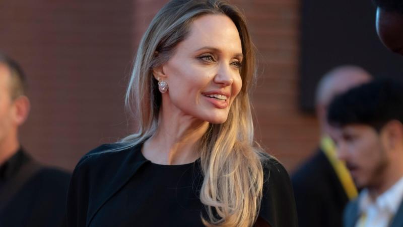 Angelina Jolie a rămas fără șofer în timpul unei vizite la un spital de copii din Sudul Ucrainei. De ce a fost luat de armată