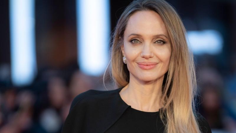 Angelina Jolie a rămas fără șofer în timpul unei vizite la un spital de copii din Sudul Ucrainei. De ce a fost luat de armată