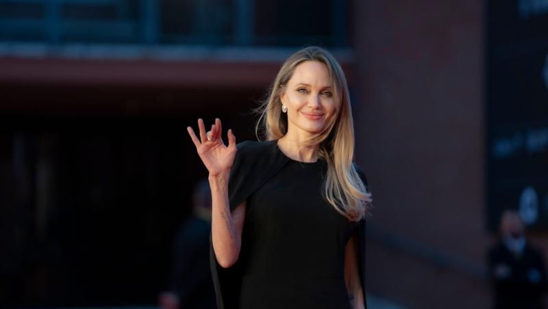 Angelina Jolie a rămas fără șofer în timpul unei vizite la un spital de copii din Sudul Ucrainei. De ce a fost luat de armată