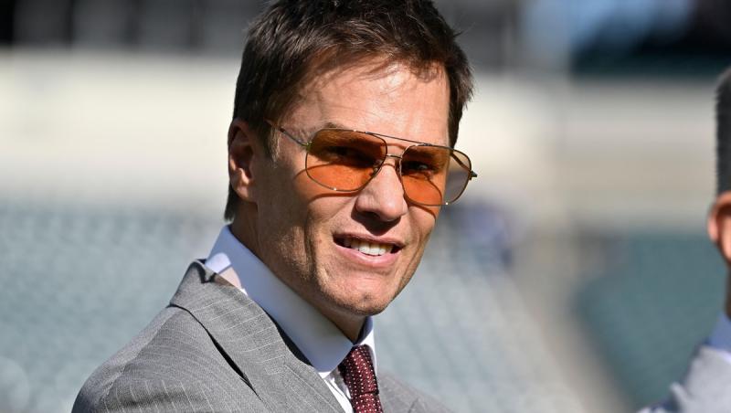 Tom Brady cu ochelari de soare pe față