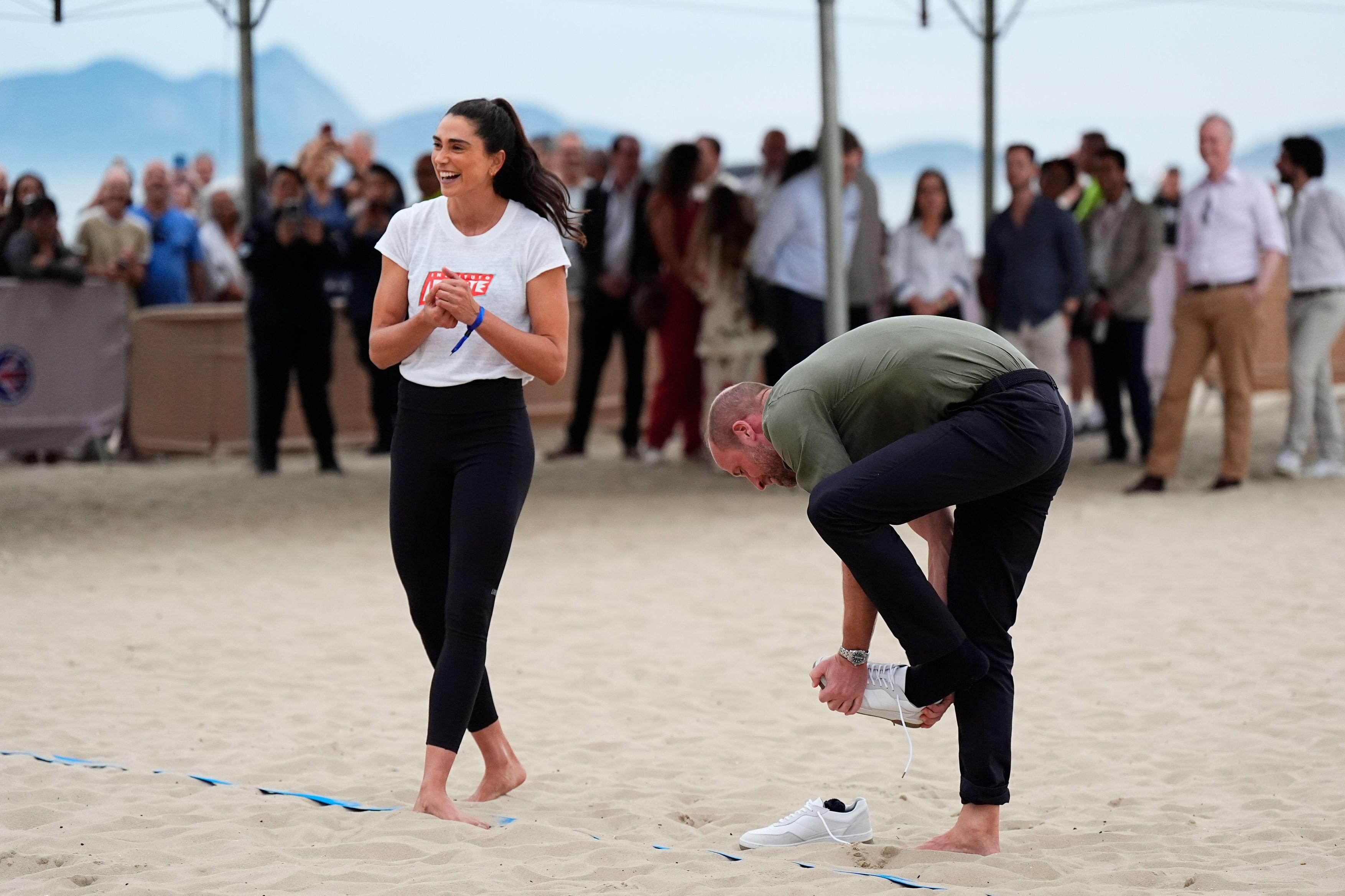 Prințul William, 2025, Brazilia, care se descalță