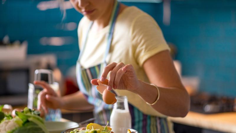 O practică riscantă a luat amploare pe platformele de socializare. Cât de periculoasă este ”dieta” pentru sănătate | VIDEO