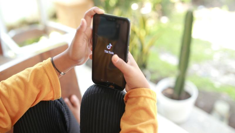 O practică riscantă a luat amploare pe platformele de socializare. Cât de periculoasă este ”dieta” pentru sănătate | VIDEO