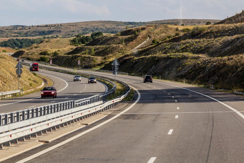 Cum a fost surprins un bărbat pe autostrada Transilvania. Internauții au reacționat imediat: „Mare curaj”