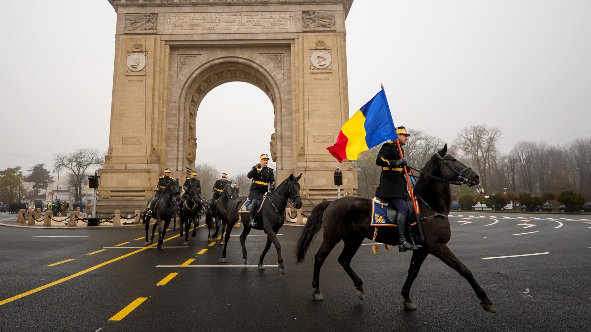Detașamentul de Cavalerie al Jandarmeriei Române și caii lor, spectacol inedit la parada militară de Ziua Națională a României