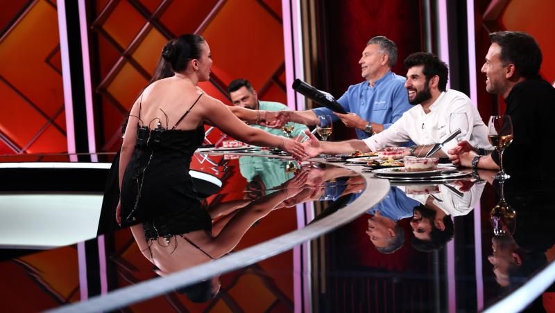 Chefi la cuțite, 1 decembrie 2025. Chef Alexandru Sautner a dat cuțitul de aur. Cine l-a primit și ce concurenți au atras atenția