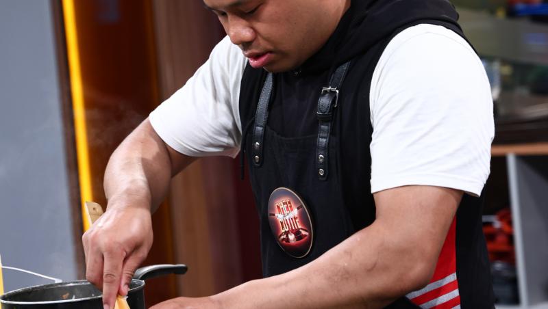 Chefi la cuțite, 1 decembrie 2025. Chef Alexandru Sautner a dat cuțitul de aur. Cine l-a primit și ce concurenți au atras atenția