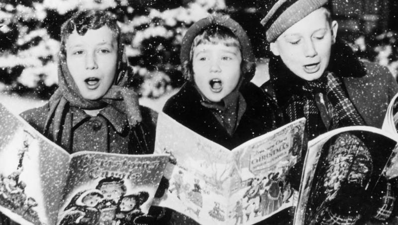 Topul cărților pentru copii pe care să le pună Moș Nicolae în ghetuțe sau Moș Crăciun sub brad