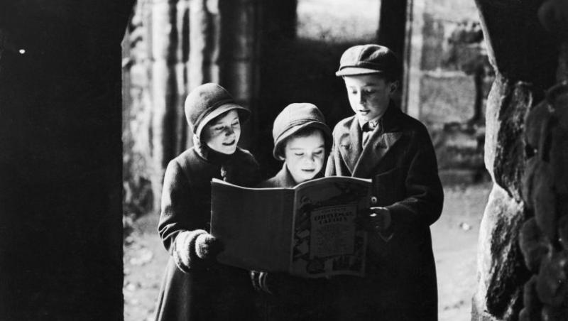 Topul cărților pentru copii pe care să le pună Moș Nicolae în ghetuțe sau Moș Crăciun sub brad