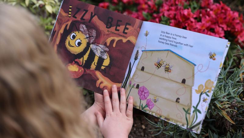 Topul cărților pentru copii pe care să le pună Moș Nicolae în ghetuțe sau Moș Crăciun sub brad