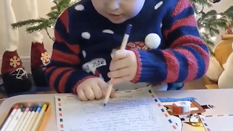 Topul cărților pentru copii pe care să le pună Moș Nicolae în ghetuțe sau Moș Crăciun sub brad