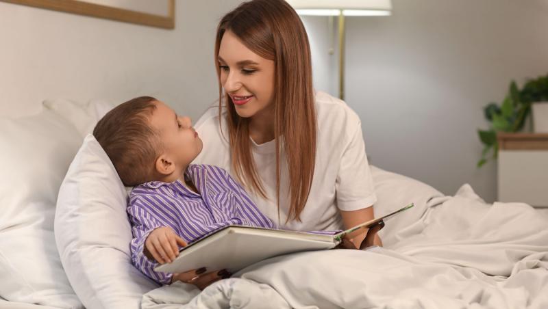 Topul cărților pentru copii pe care să le pună Moș Nicolae în ghetuțe sau Moș Crăciun sub brad