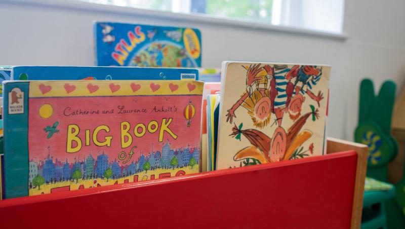 Topul cărților pentru copii pe care să le pună Moș Nicolae în ghetuțe sau Moș Crăciun sub brad