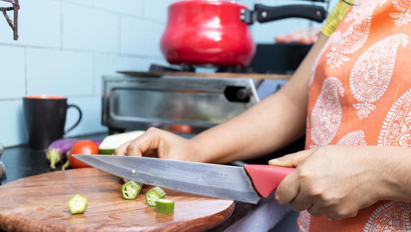 Treburile casnice prestate de femei sunt plătite de stat. Ce țară a adoptat acest sistem