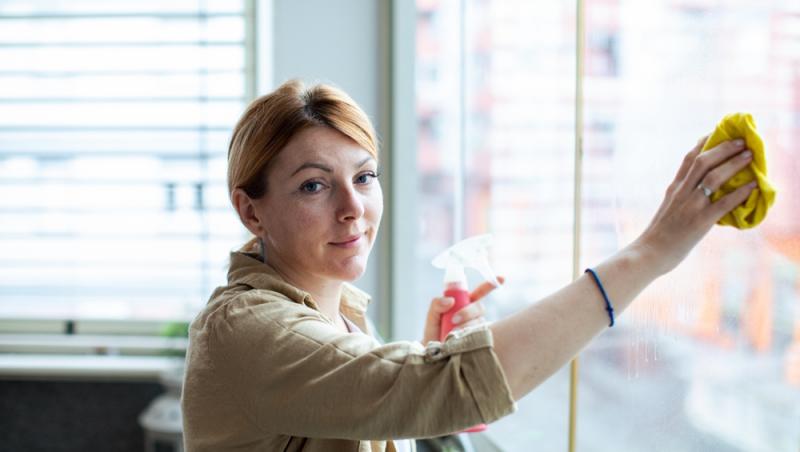 Treburile casnice prestate de femei sunt plătite de stat. Ce țară a adoptat acest sistem