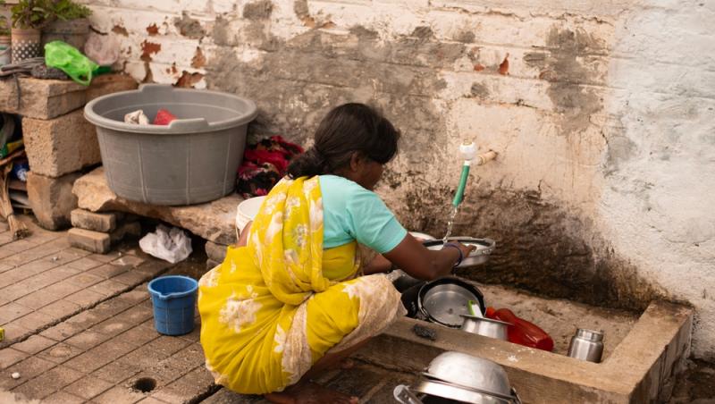 Treburile casnice prestate de femei sunt plătite de stat. Ce țară a adoptat acest sistem