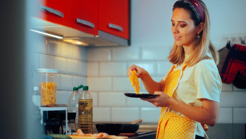 Treburile casnice prestate de femei sunt plătite de stat. Ce țară a adoptat acest sistem