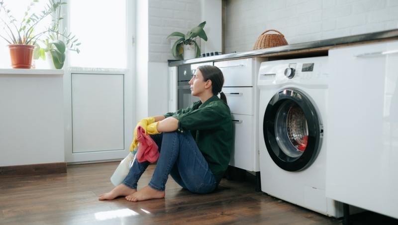 Treburile casnice prestate de femei sunt plătite de stat. Ce țară a adoptat acest sistem