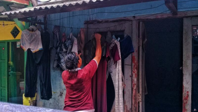 Treburile casnice prestate de femei sunt plătite de stat. Ce țară a adoptat acest sistem