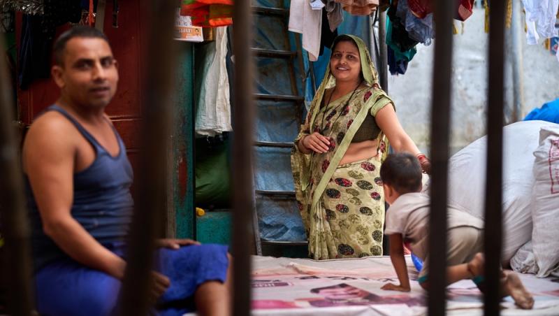 Treburile casnice prestate de femei sunt plătite de stat. Ce țară a adoptat acest sistem