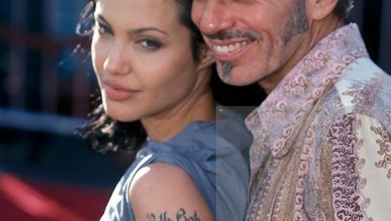 S-a aflat adevărul despre colierele cu sânge purtate de Angelina Jolie și Billy Bob Thornton. Fanii i-au acuzat că sunt vampiri