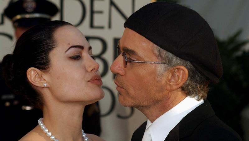 S-a aflat adevărul despre colierele cu sânge purtate de Angelina Jolie și Billy Bob Thornton. Fanii i-au acuzat că sunt vampiri