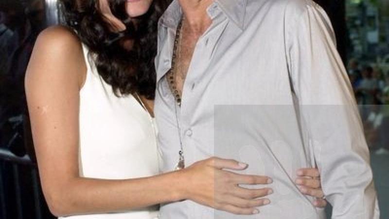 S-a aflat adevărul despre colierele cu sânge purtate de Angelina Jolie și Billy Bob Thornton. Fanii i-au acuzat că sunt vampiri