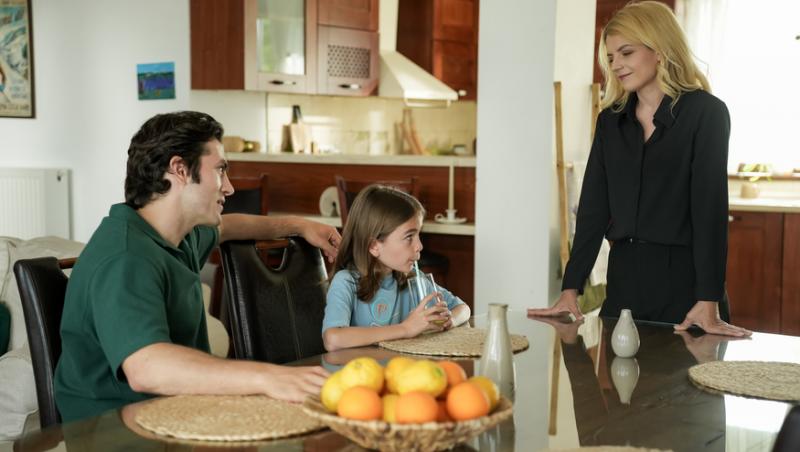 Iubire cu parfum de lavandă, rezumat episoade 40, 41, 42 din 12decembrie2025.Albert află de sarcina Andei. Teo, decizie importantă