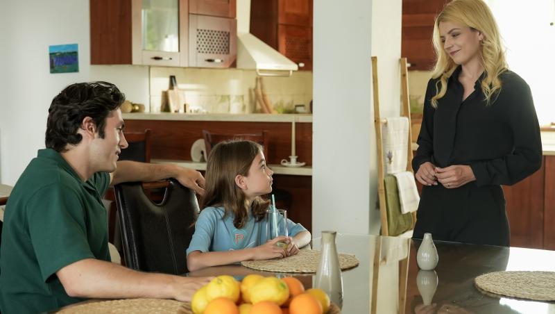 Iubire cu parfum de lavandă, rezumat episoade 40, 41, 42 din 12decembrie2025.Albert află de sarcina Andei. Teo, decizie importantă