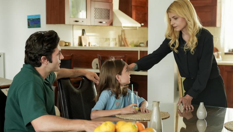 Iubire cu parfum de lavandă, rezumat episoade 40, 41, 42 din 12decembrie2025.Albert află de sarcina Andei. Teo, decizie importantă